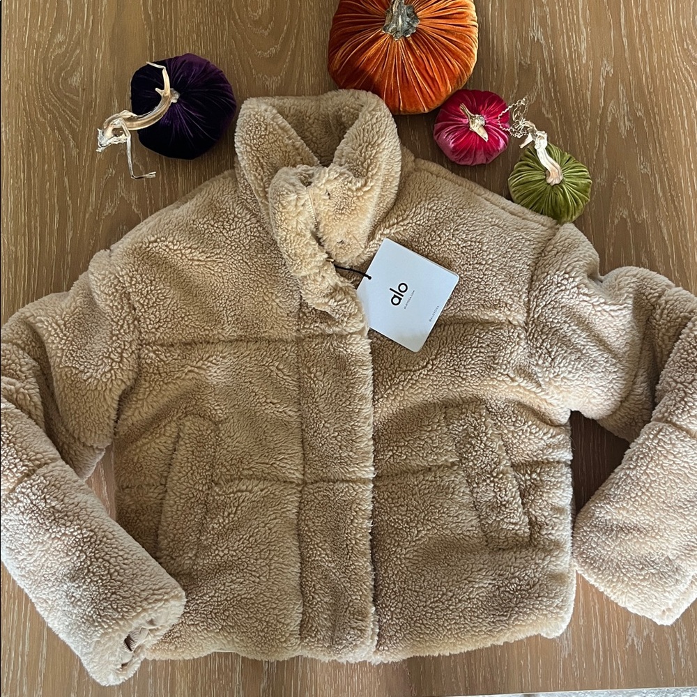 ALO Yoga Camel Sherpa Snow Angel Puffer/teddy
